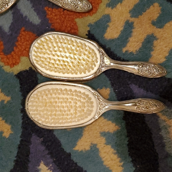Vintage vanity mirror brushes and comb set excellent condition - Picture 5 of 9